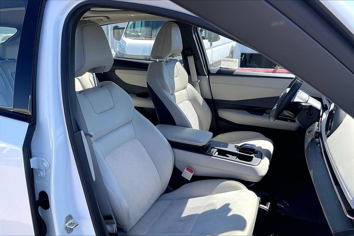 Used 2024 Nissan Ariya FWD image 16