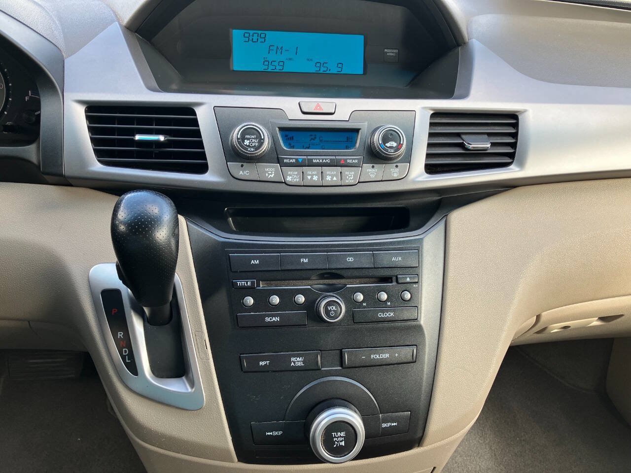 Used 2011 Honda Odyssey LX image 18