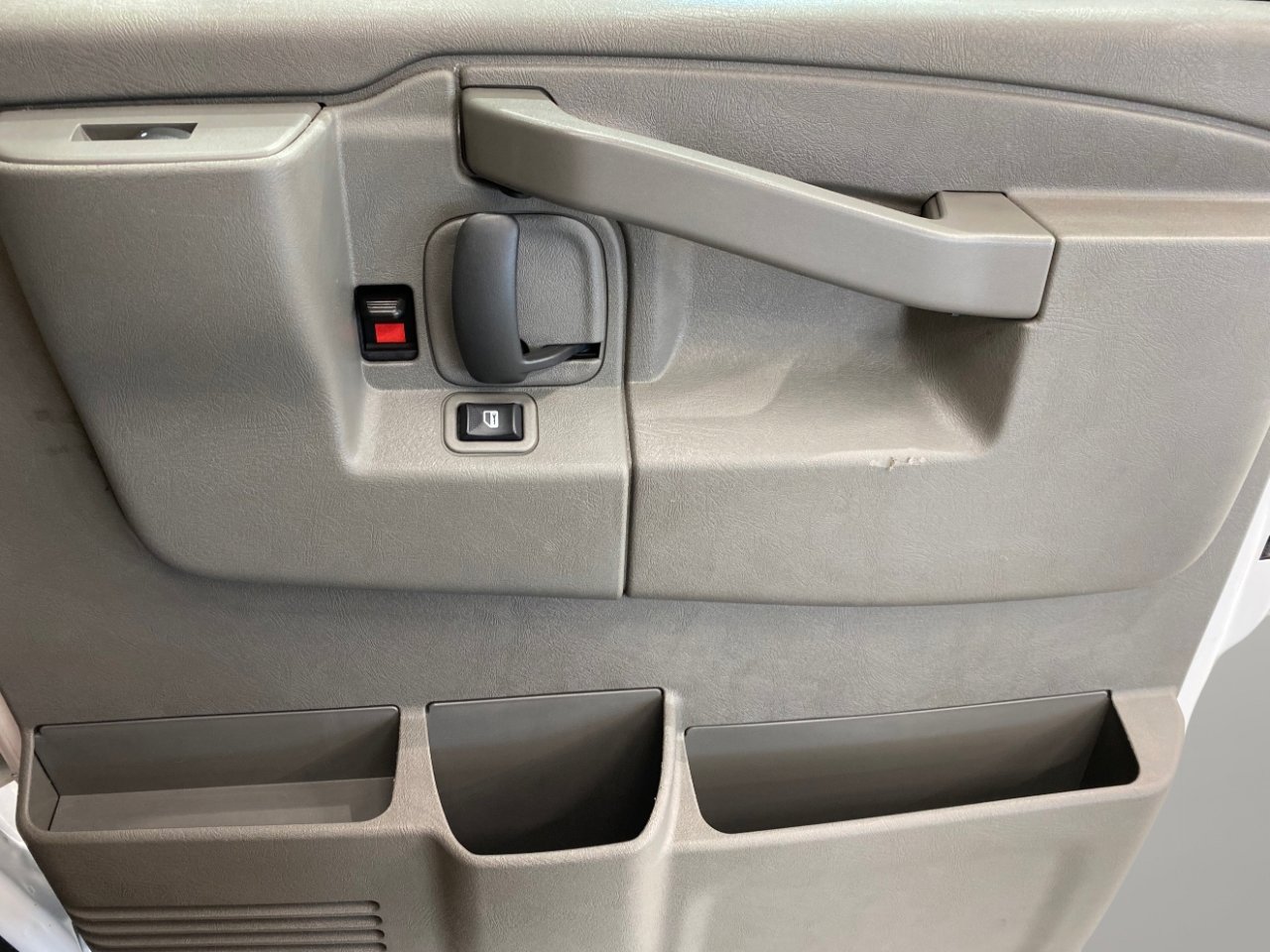 Used 2022 GMC Savana 2500 image 17