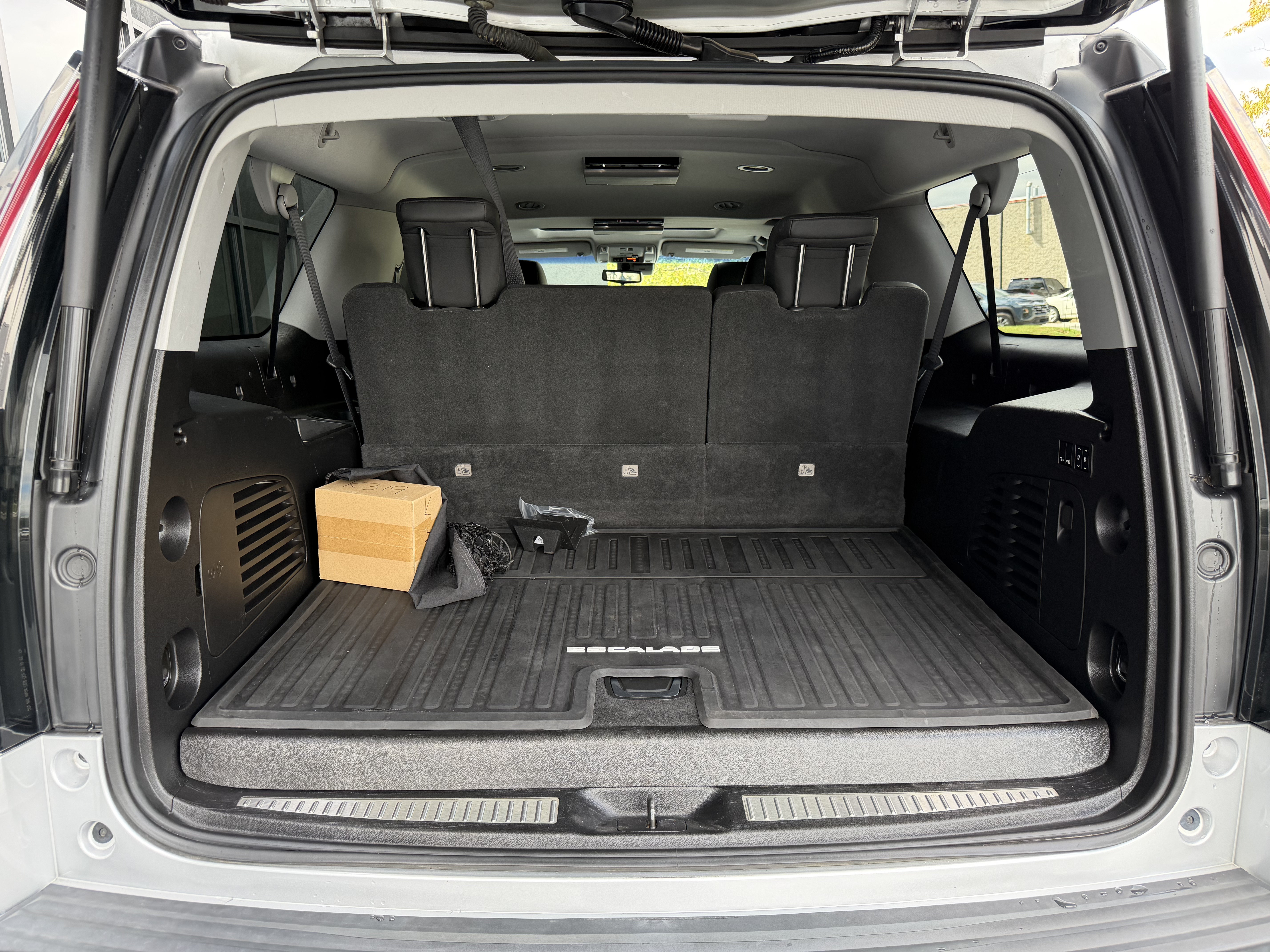 Used 2019 Cadillac Escalade ESV Luxury AWD/4WD image 53
