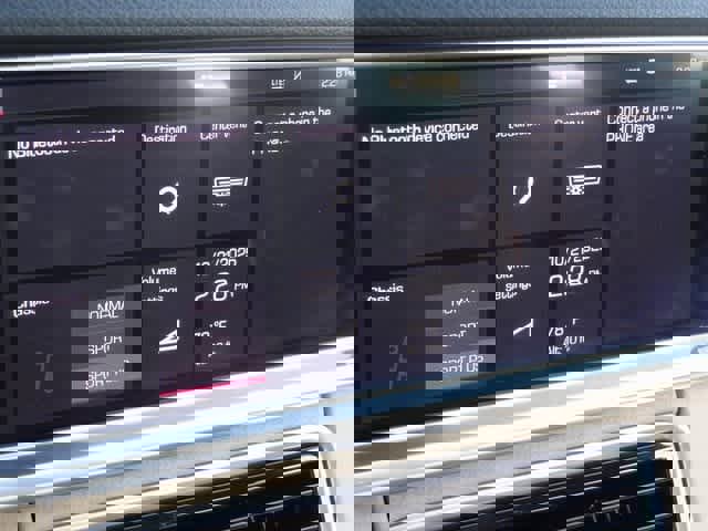 Used 2018 Porsche Panamera image 30