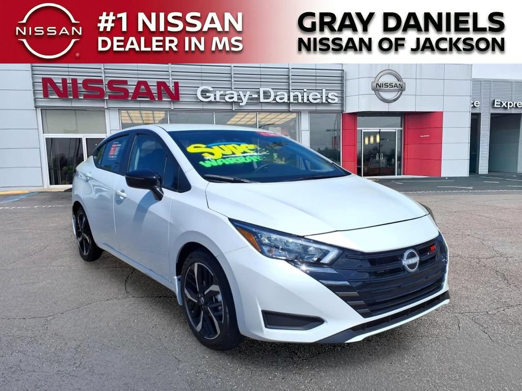 New 2025 Nissan Versa SR w/ Trunk Package