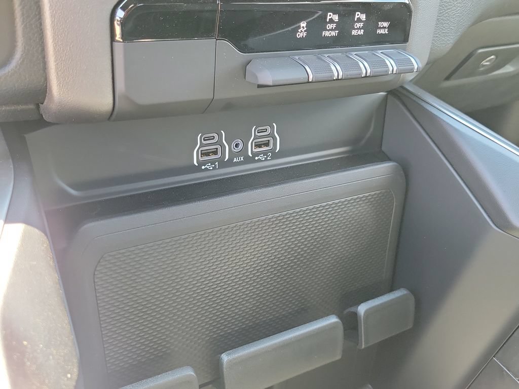 New 2026 RAM 1500 Express AWD/4WD image 19