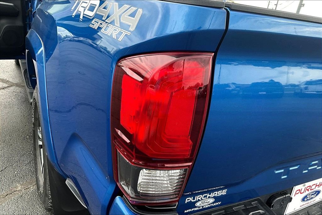 Used 2018 Toyota Tacoma TRD Sport w/ Technology Package image 25