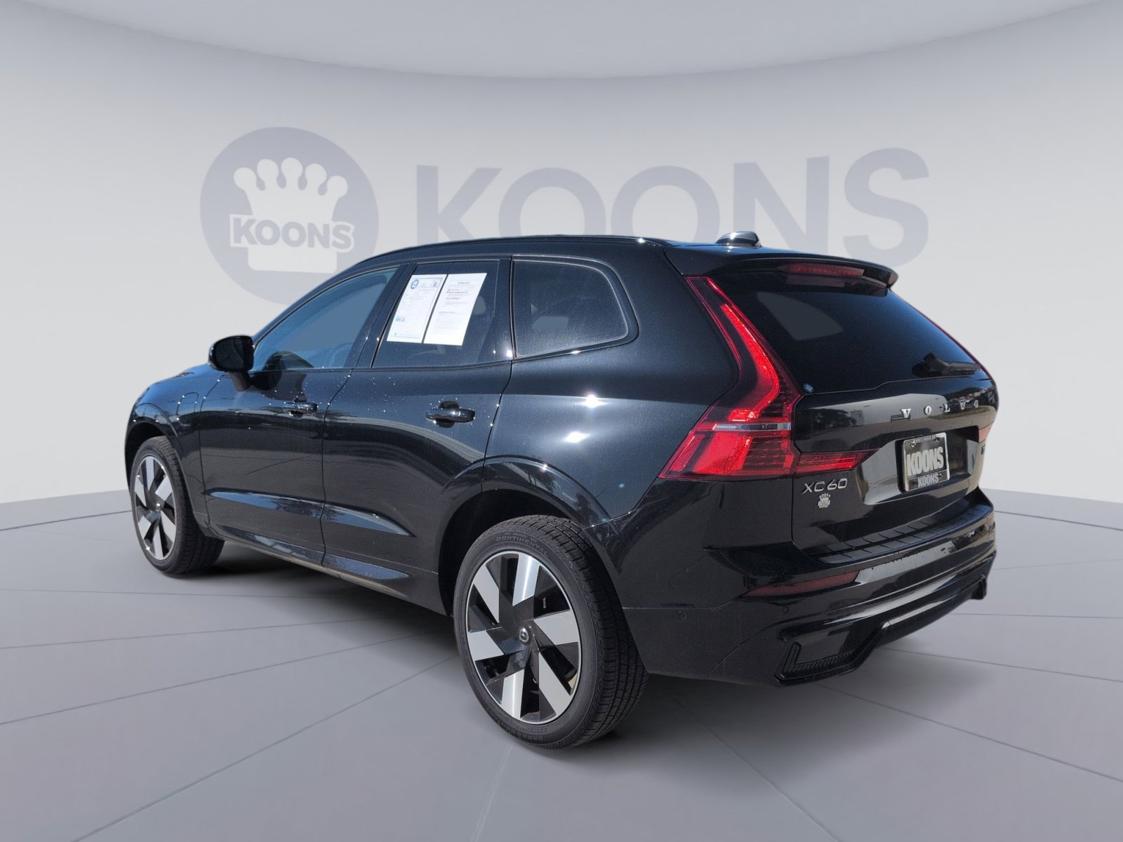 New 2025 Volvo XC60 T8 Plus w/ Protection Package Premier image 4