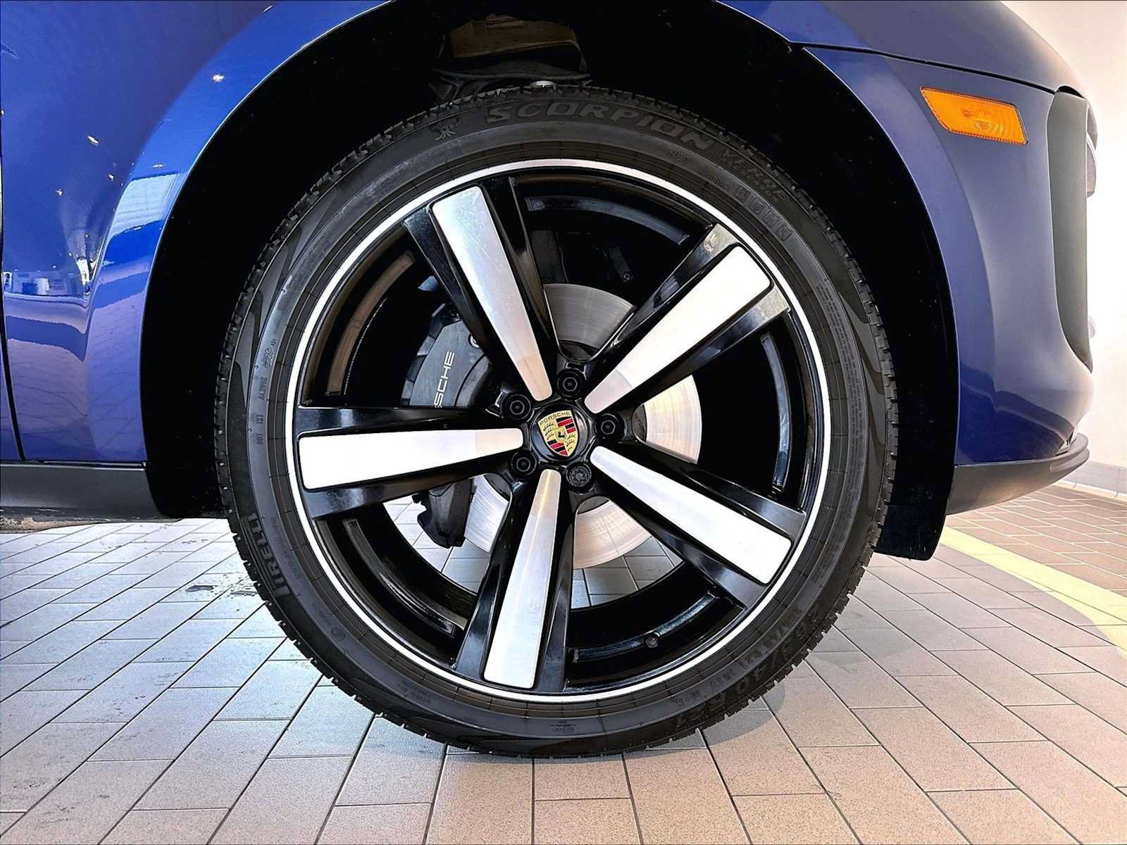 Used 2026 Porsche Macan AWD/4WD image 15