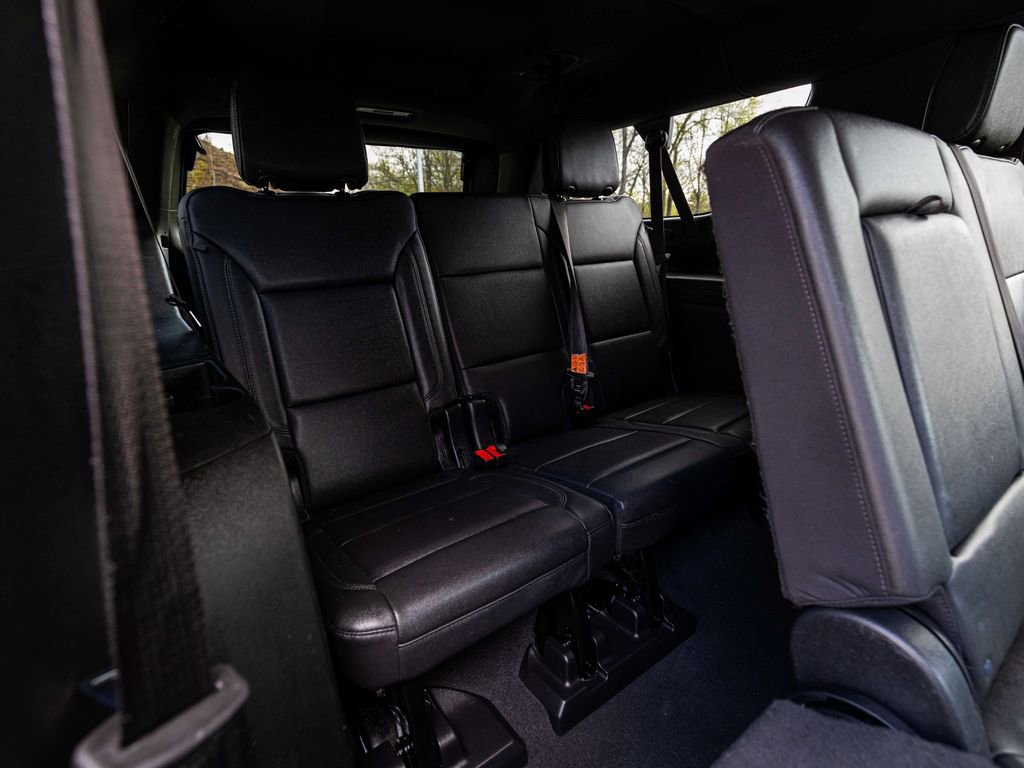 Used 2022 Chevrolet Suburban LT AWD/4WD image 28