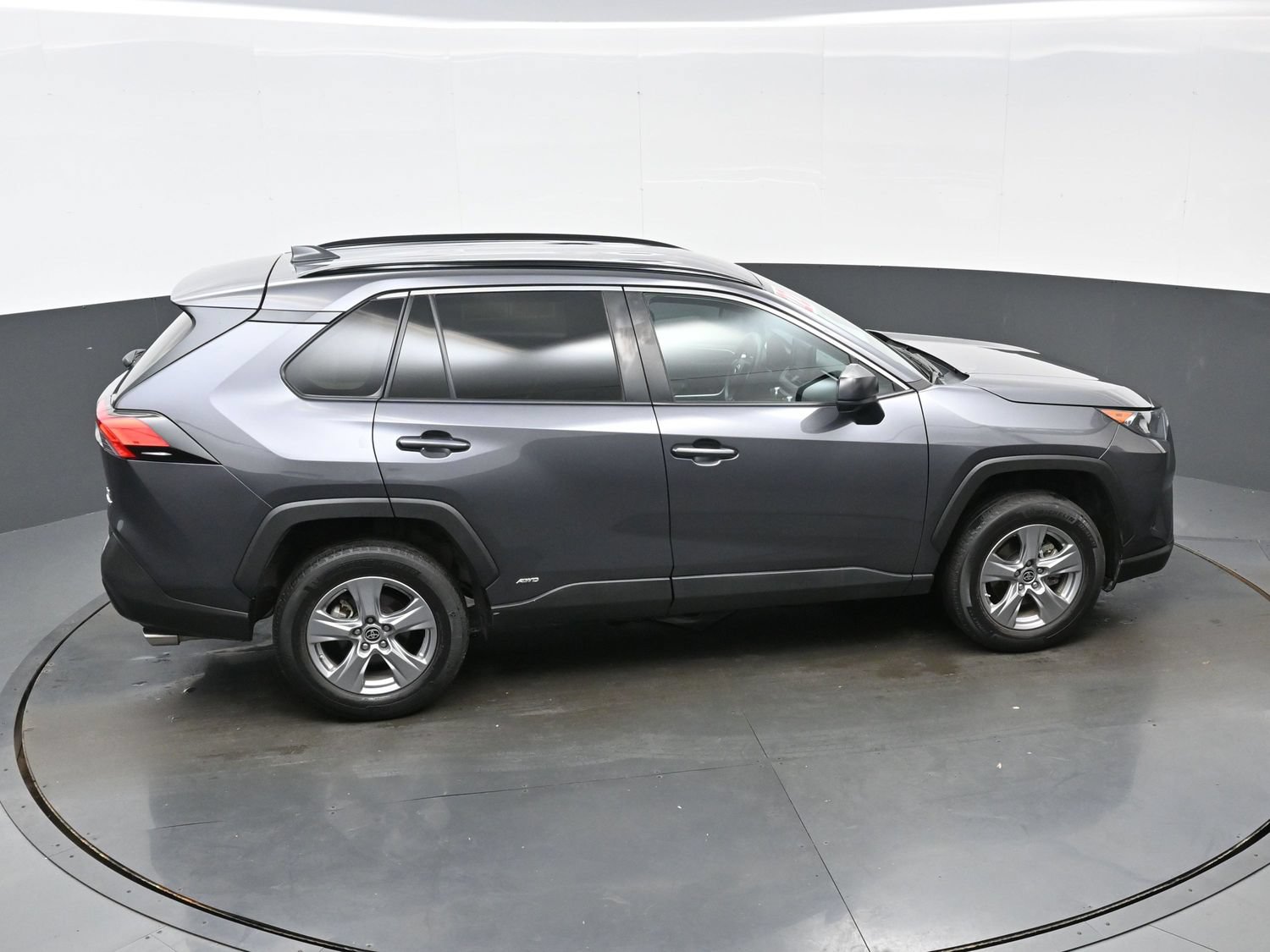 Used 2022 Toyota RAV4 LE AWD/4WD image 39