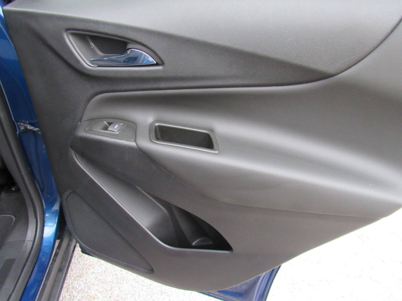 Used 2023 Chevrolet Equinox LT AWD/4WD image 35
