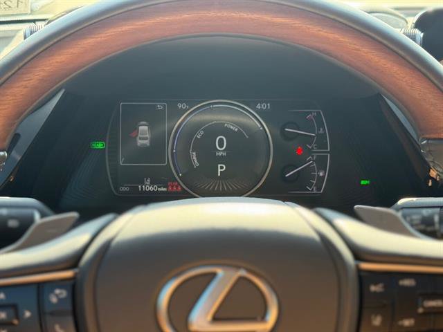 Used 2025 Lexus ES 300h Ultra Luxury w/ Accessory Package (Z1) FWD image 13
