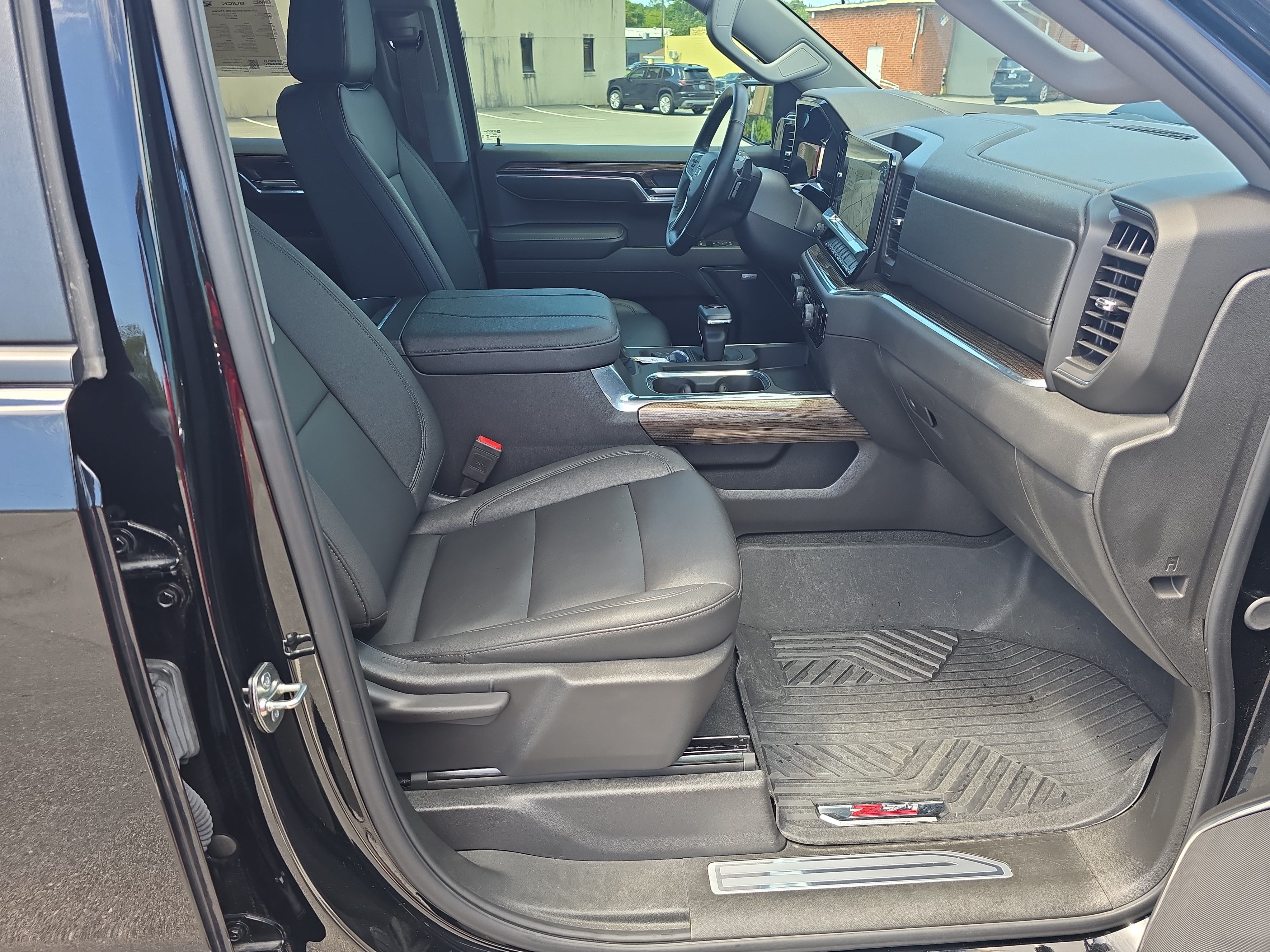 Used 2025 Chevrolet Silverado 1500 LT Trail Boss w/ Convenience Package II AWD/4WD image 10