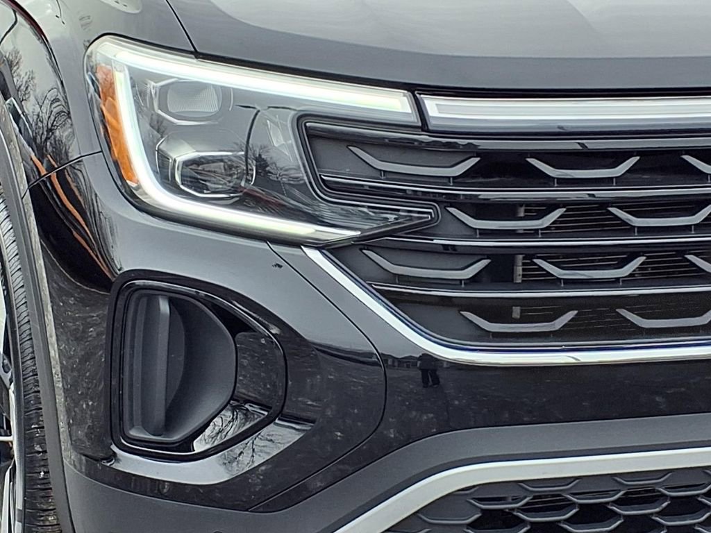 Used 2025 Volkswagen Atlas Cross Sport SE image 25