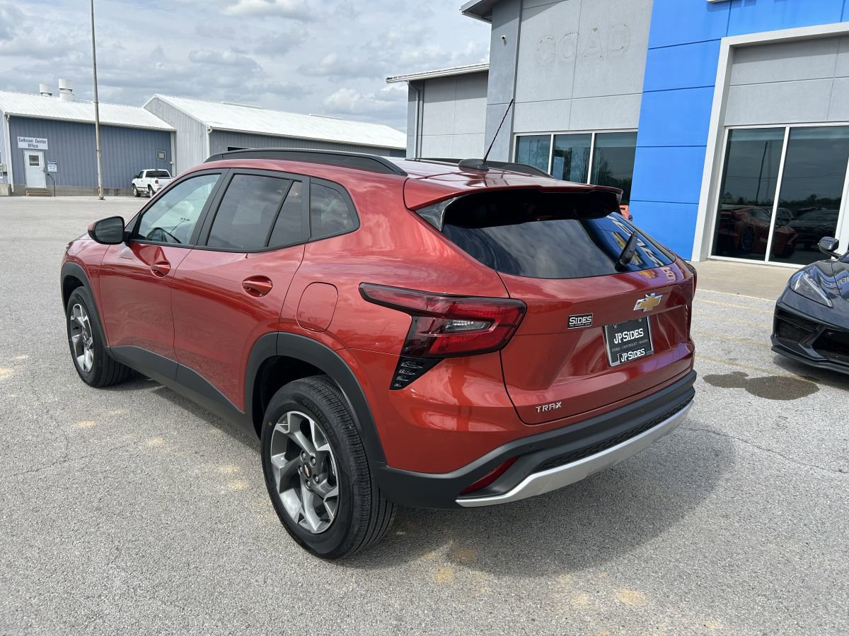 Used 2024 Chevrolet Trax LT w/ Driver Confidence Package image 6