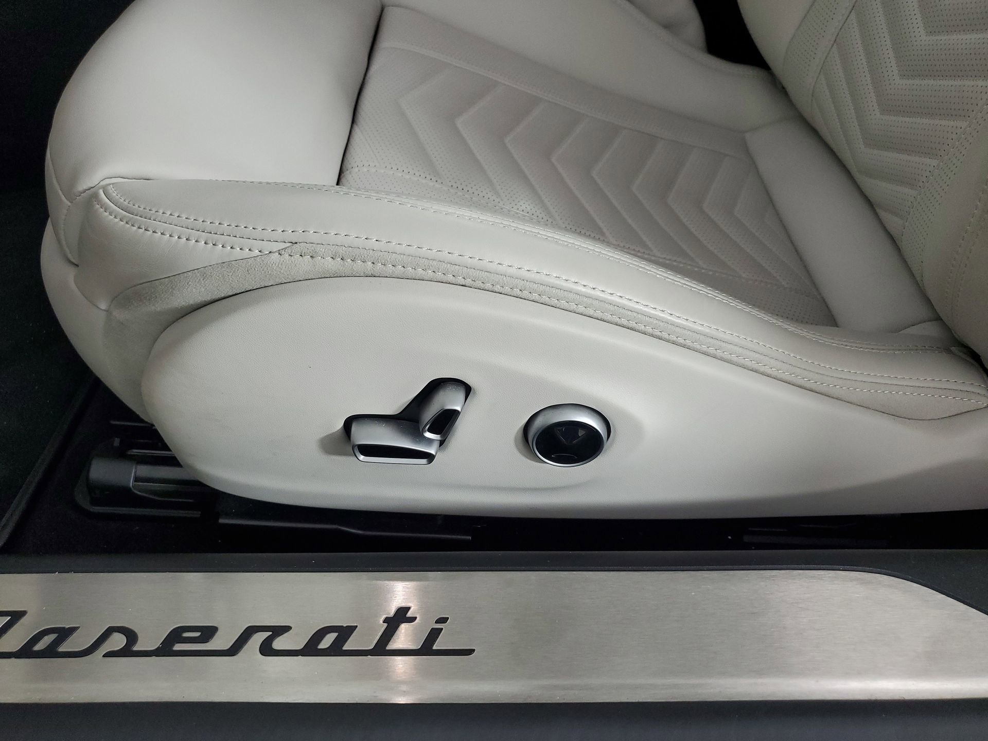 Used 2025 Maserati GranCabrio Modena image 33