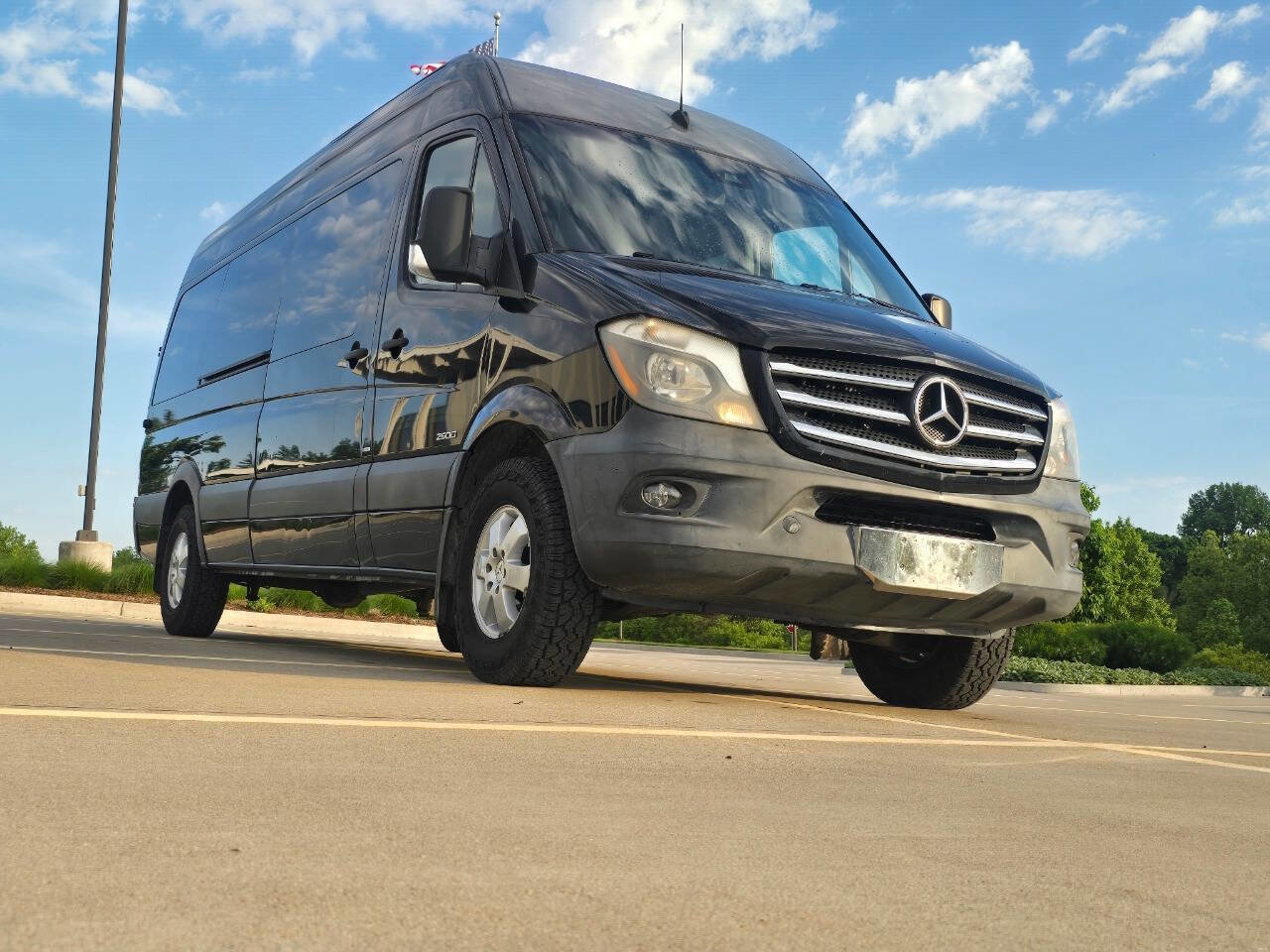 Used 2014 Mercedes-Benz Sprinter 2500 image 4