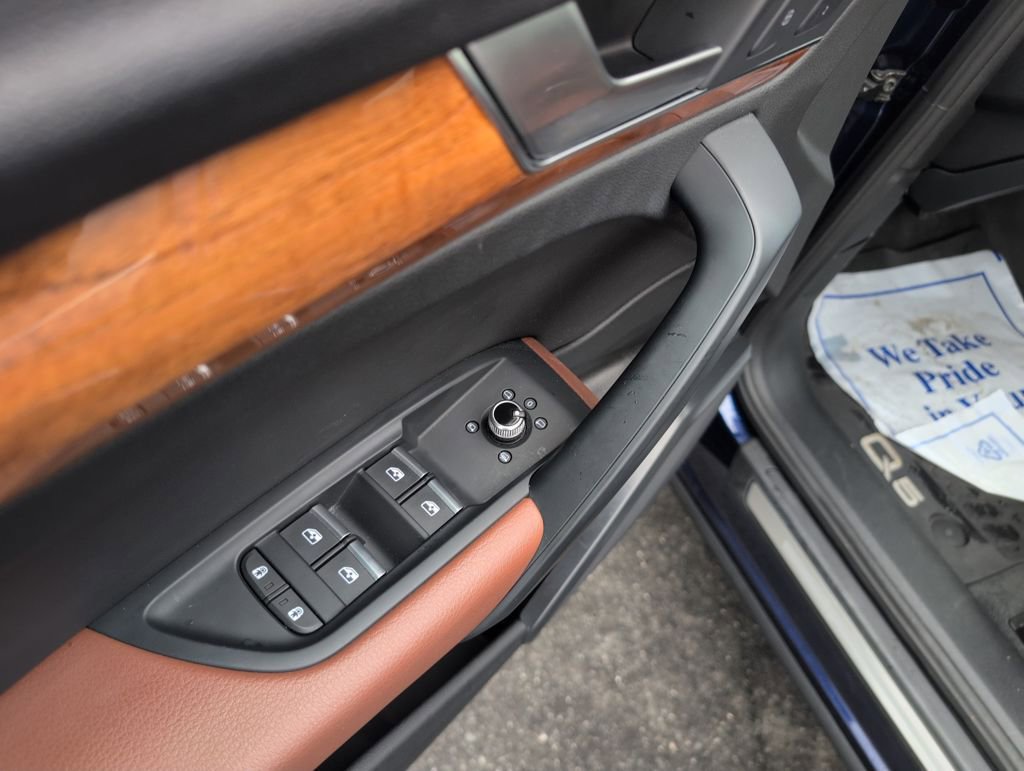 Used 2023 Audi Q5 2.0T Premium w/ Convenience Package image 12