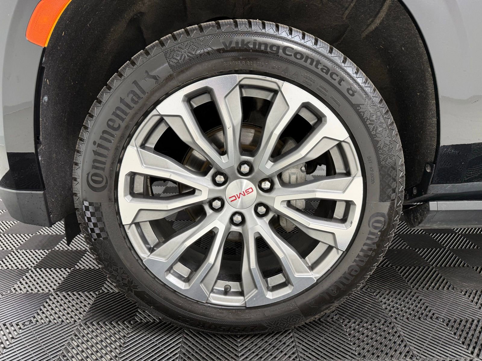 Used 2021 GMC Yukon XL Denali w/ Denali Premium Package image 8