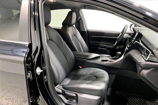 Used 2024 Toyota Camry SE image 30