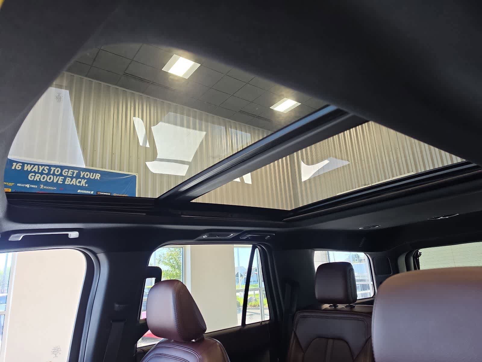 Used 2022 Ford Expedition Limited AWD/4WD image 15
