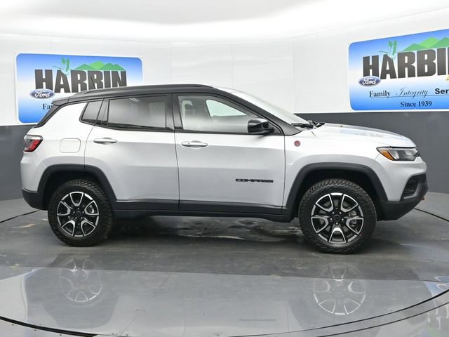 Used 2025 Jeep Compass Trailhawk image 7