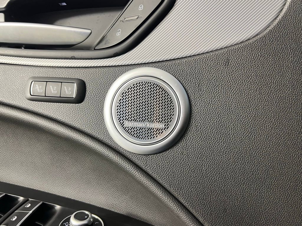 Used 2024 Alfa Romeo Stelvio Veloce image 17