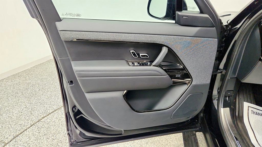 Used 2023 Land Rover Range Rover Sport SE Dynamic image 11