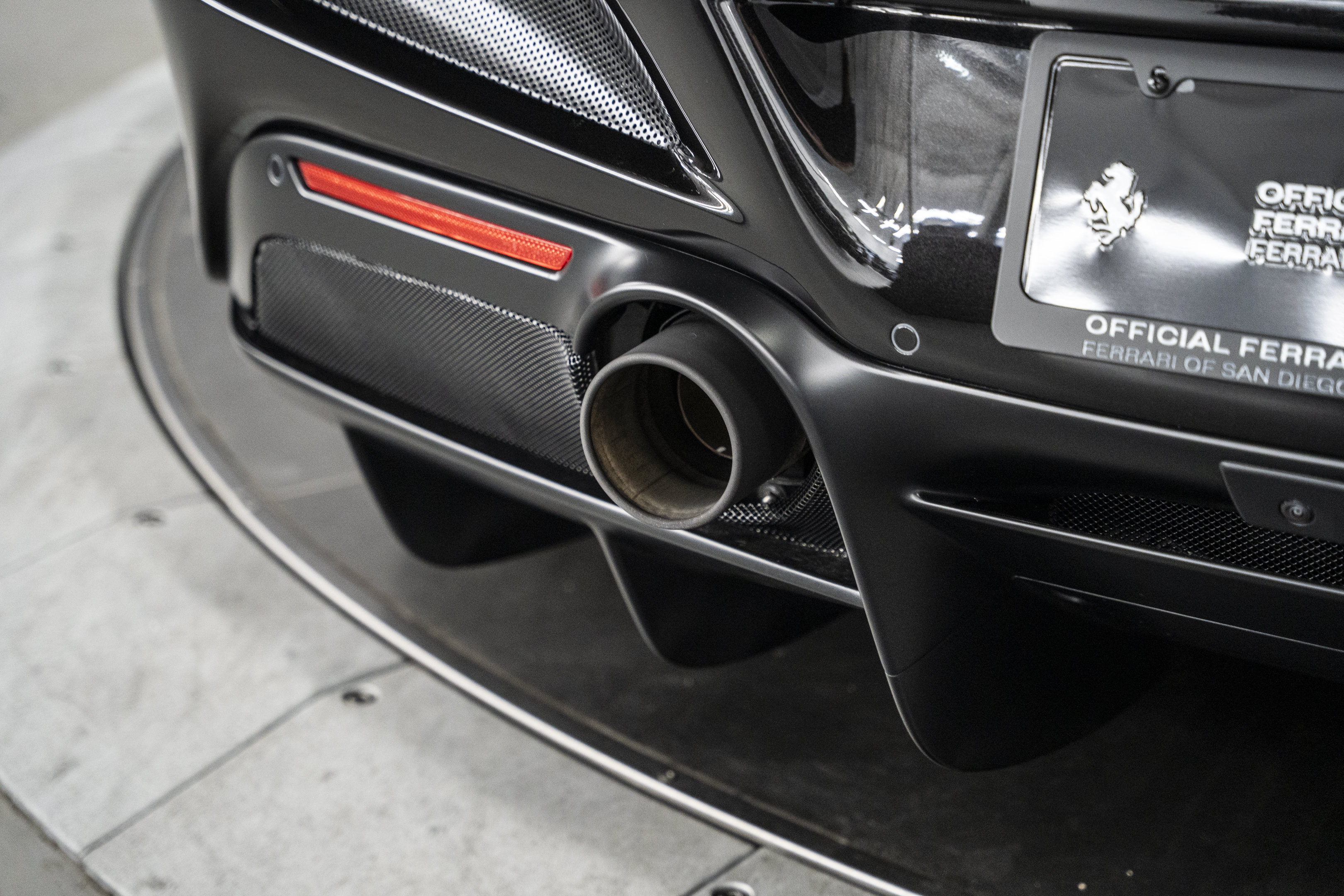 Used 2022 Ferrari F8 Tributo RWD image 20