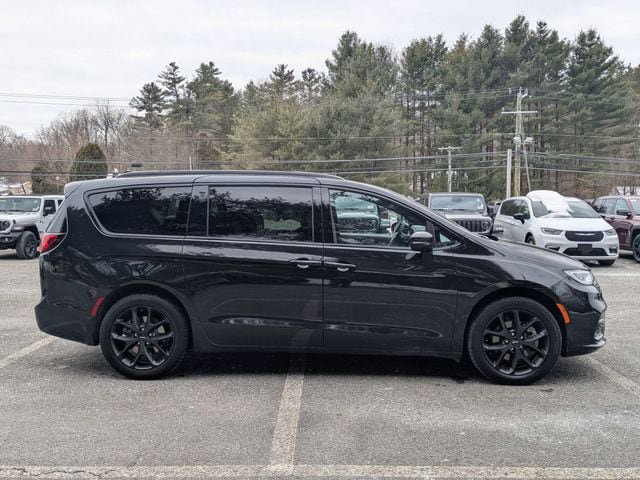 Certified 2022 Chrysler Pacifica Touring-L w/ S Appearance Package AWD/4WD image 4
