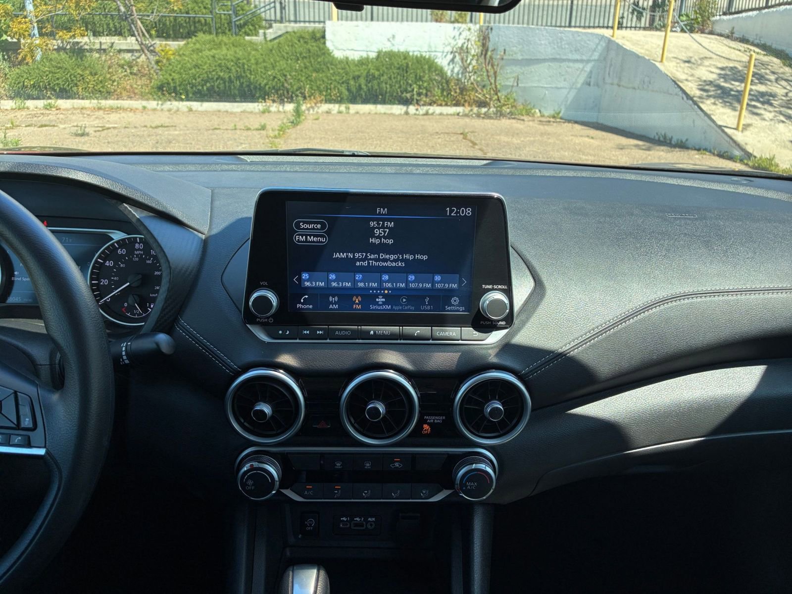 Used 2024 Nissan Sentra SV FWD image 17