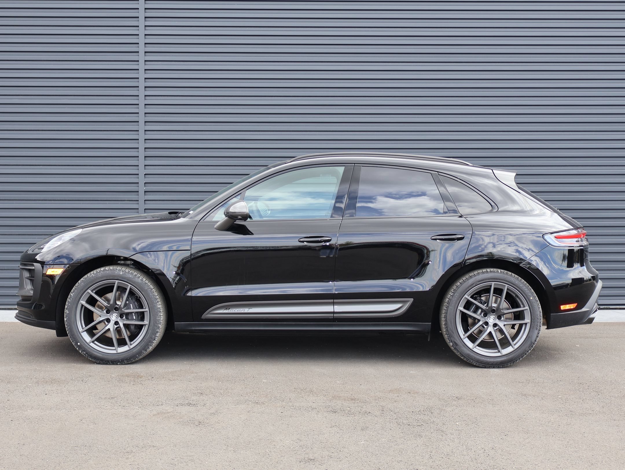 New 2026 Porsche Macan Turbo AWD/4WD image 2