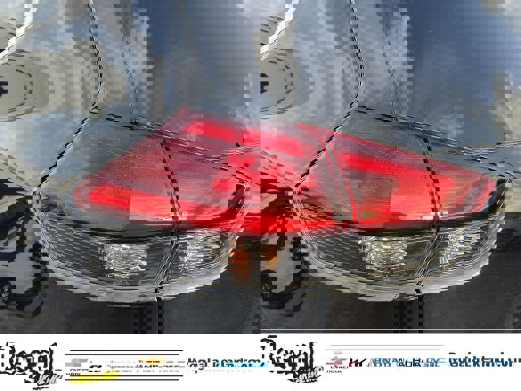 Used 2017 Nissan Rogue SV image 8