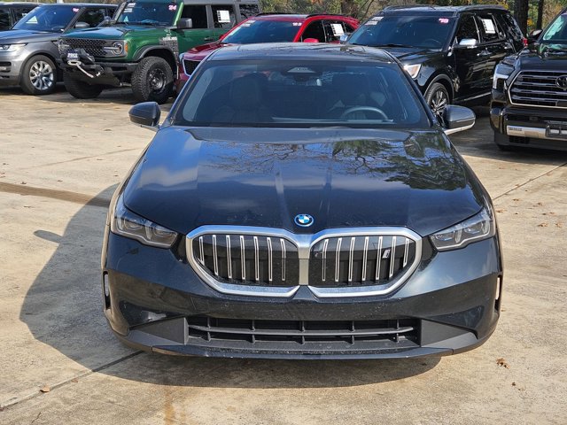 Used 2025 BMW i5 eDrive40i w/ Premium Package image 2