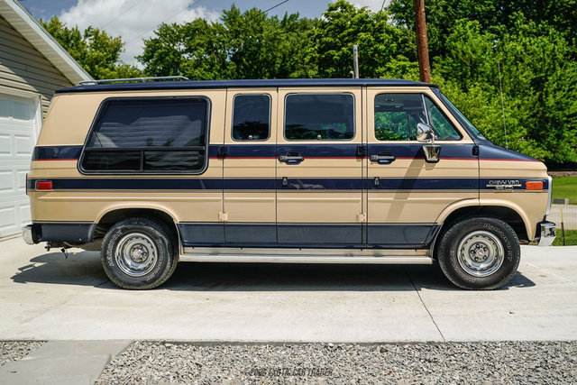 Used 1988 Chevrolet G20 RWD image 9