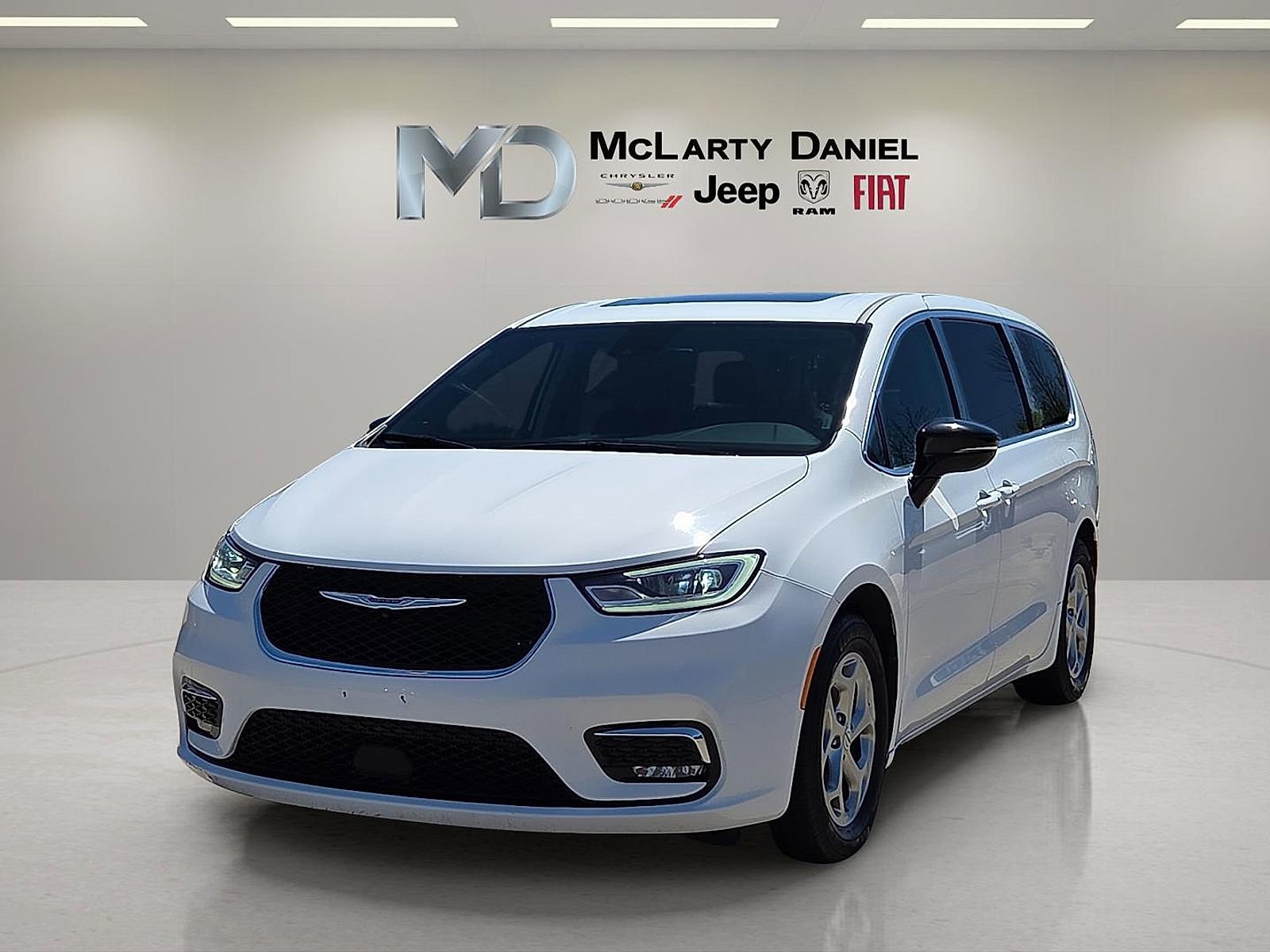 Used 2024 Chrysler Pacifica Limited FWD video 2