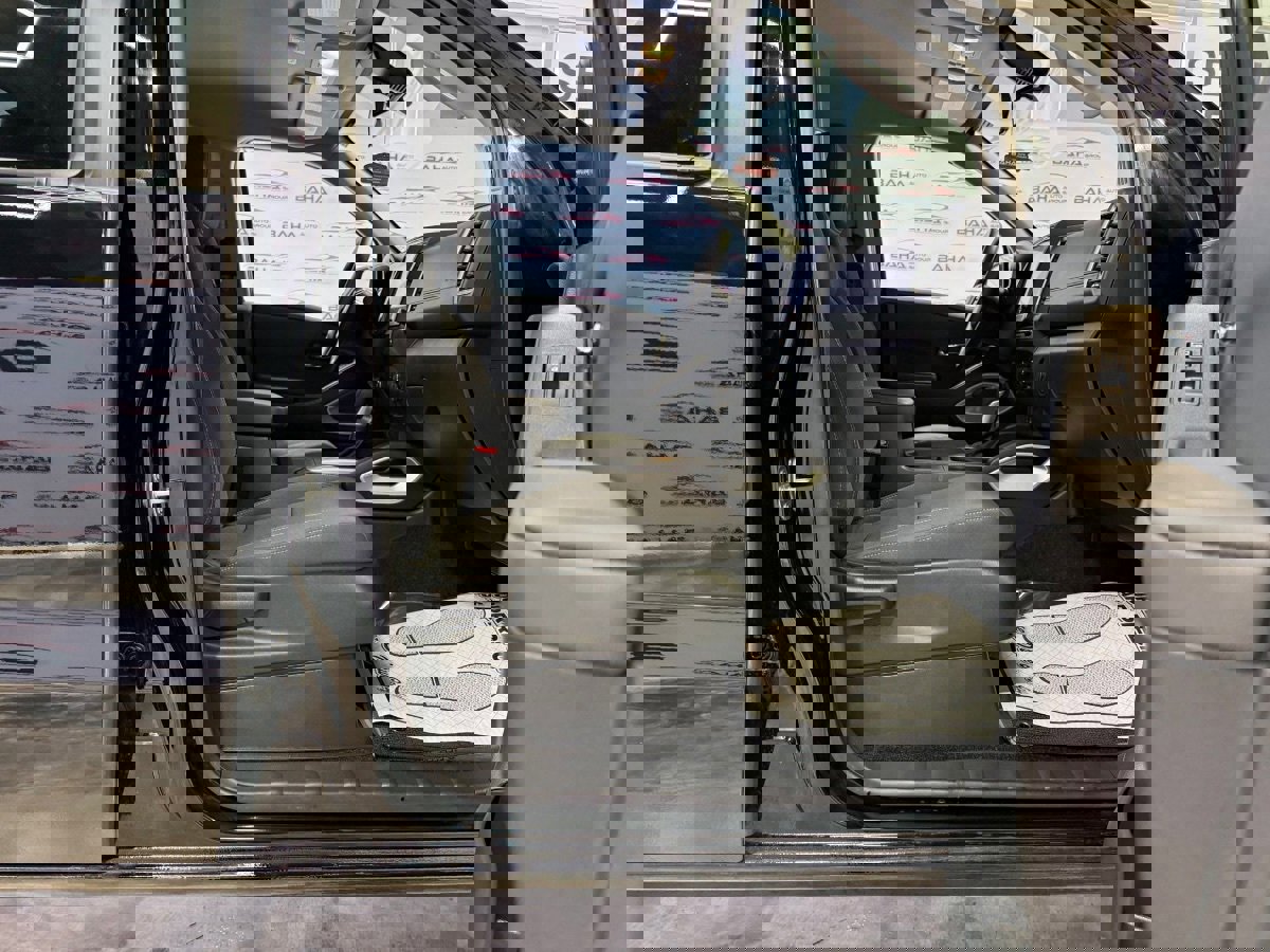 Used 2024 Nissan Frontier SV image 50