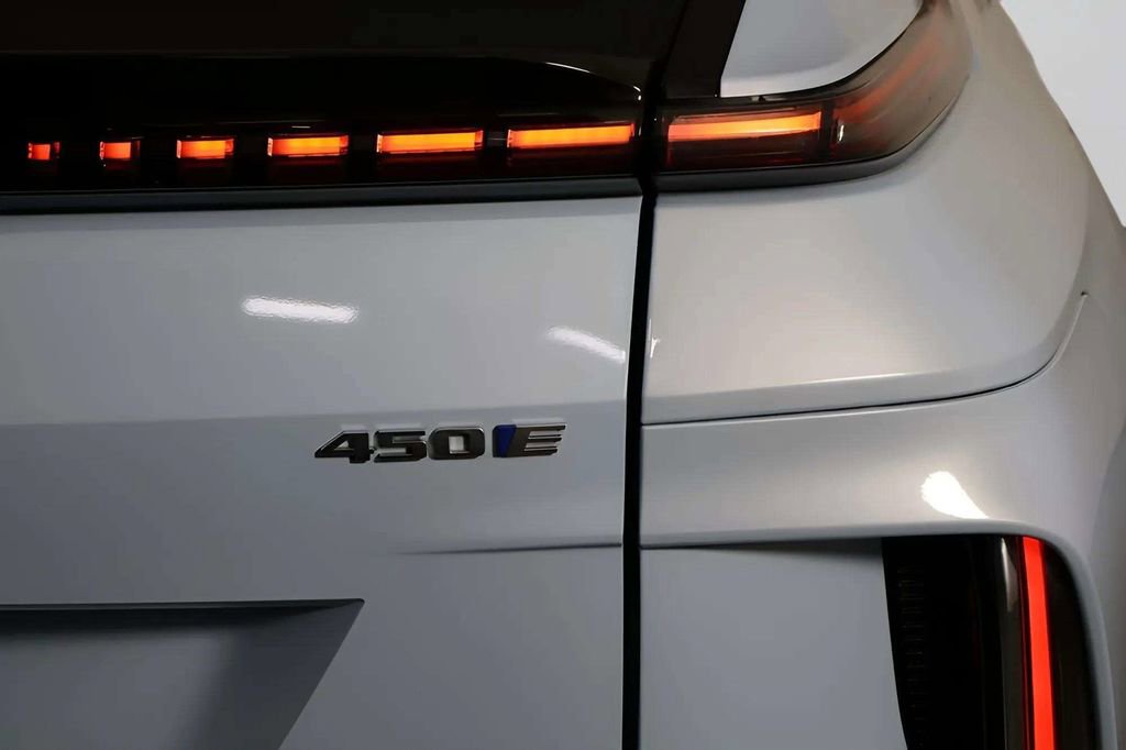 Used 2024 Cadillac Lyriq Luxury image 33