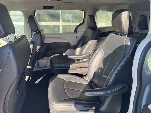 Used 2024 Chrysler Pacifica Select image 20