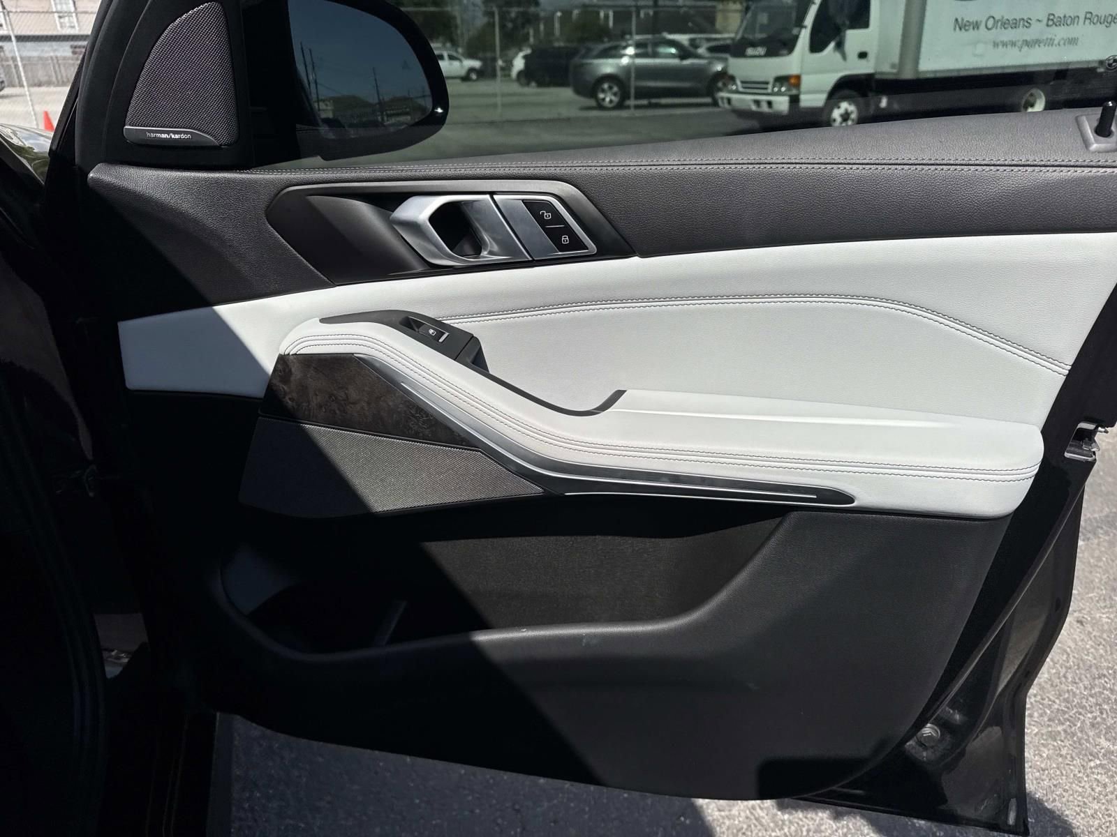 Used 2023 BMW X5 sDrive40i w/ M Sport Package image 14