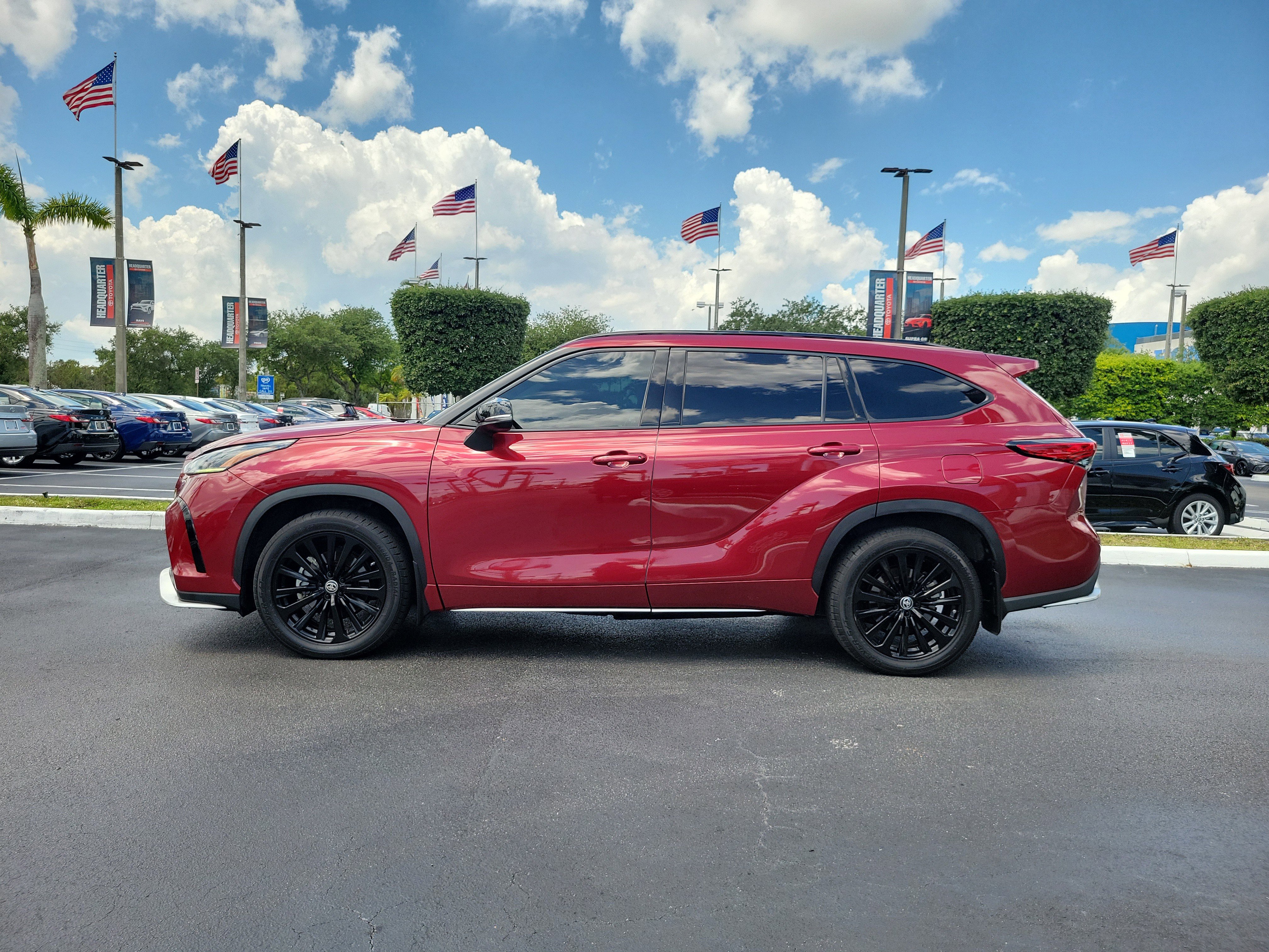 Used 2023 Toyota Highlander XSE FWD image 7