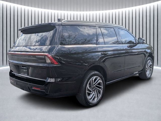 New 2026 Lincoln Navigator Reserve AWD/4WD image 3