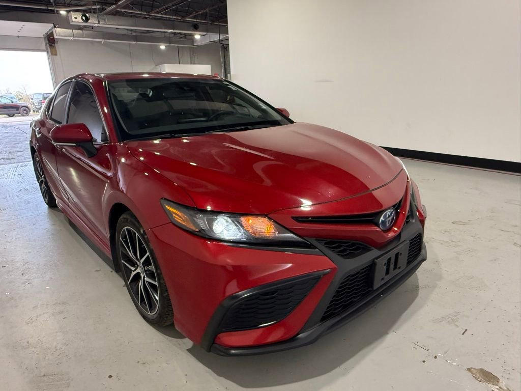 Used 2022 Toyota Camry SE w/ Audio Upgrade Package FWD image 4