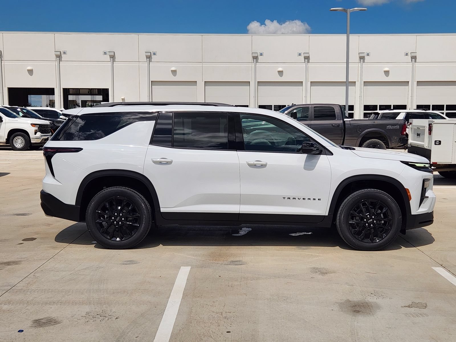New 2026 Chevrolet Traverse LT w/ Midnight/Sport Edition FWD image 7