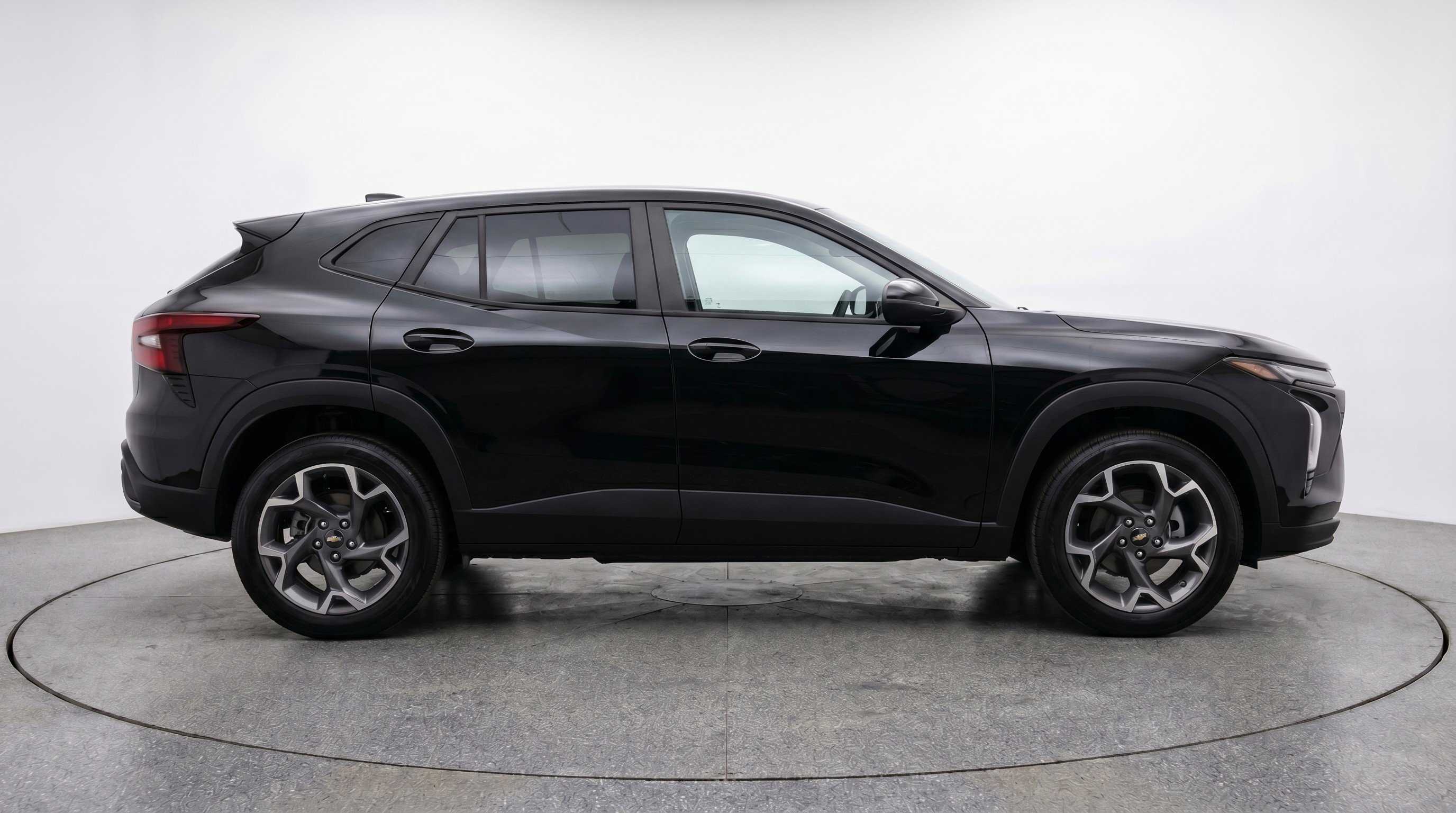 Used 2025 Chevrolet Trax LT FWD image 11