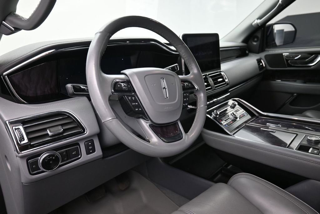 Used 2019 Lincoln Navigator Select RWD image 18