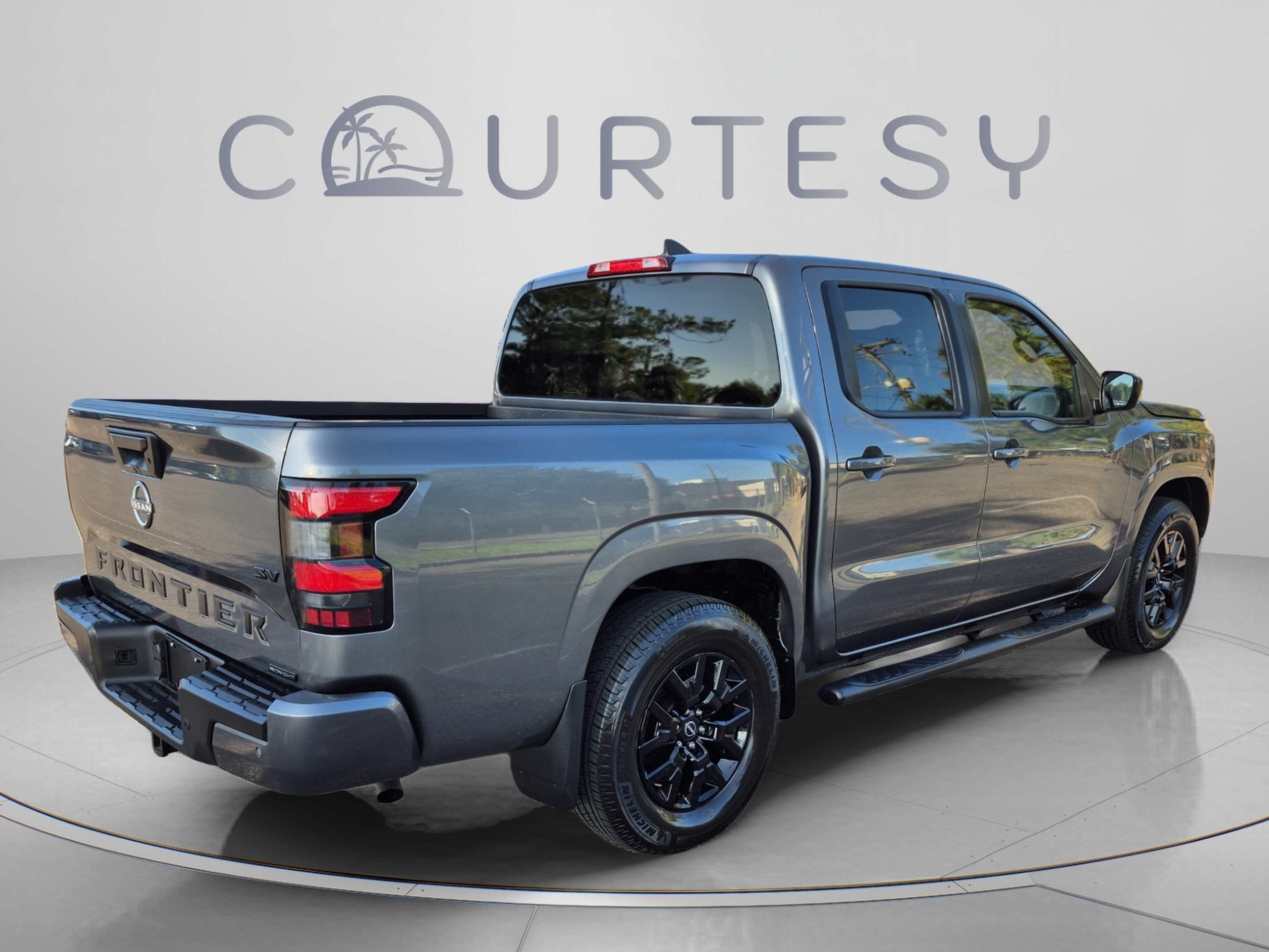Used 2023 Nissan Frontier SV w/ Midnight Edition Package RWD image 7