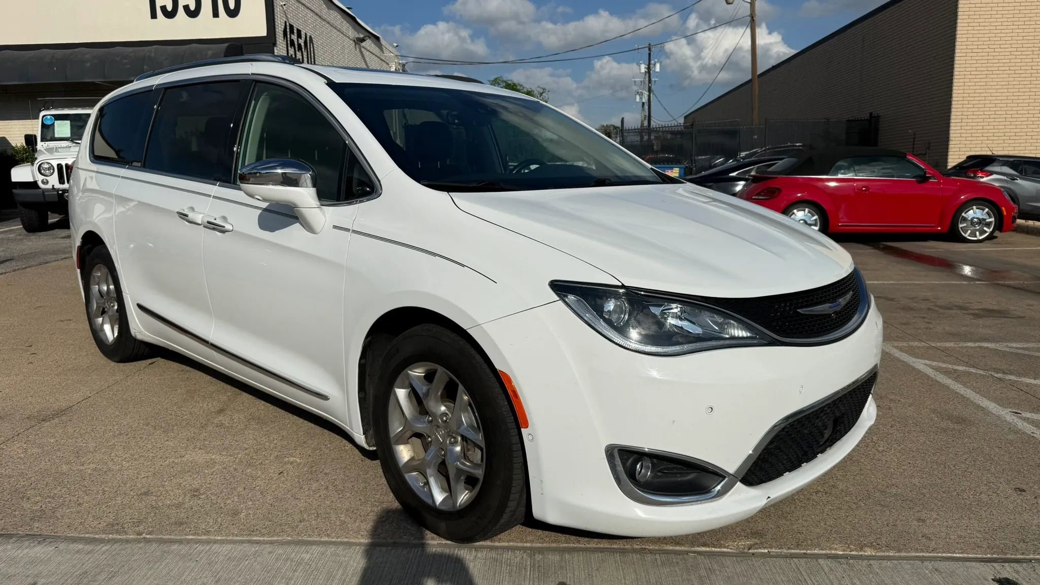 Used 2018 Chrysler Pacifica Limited image 7