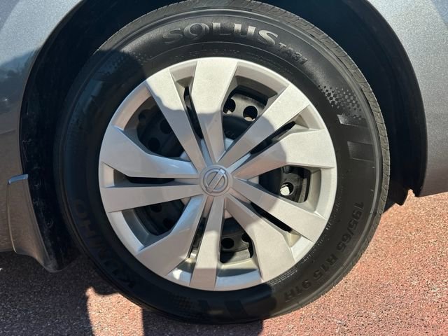 Used 2025 Nissan Versa S w/ Trunk Package image 30