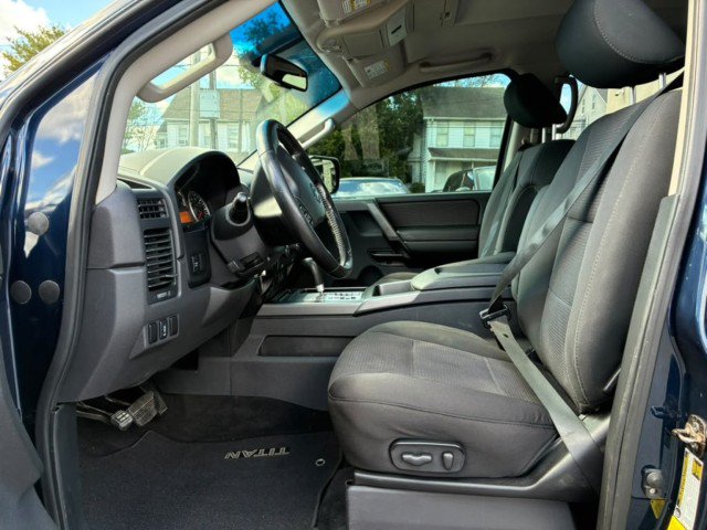 Used 2012 Nissan Titan SV w/ SV Value Truck Pkg RWD image 9