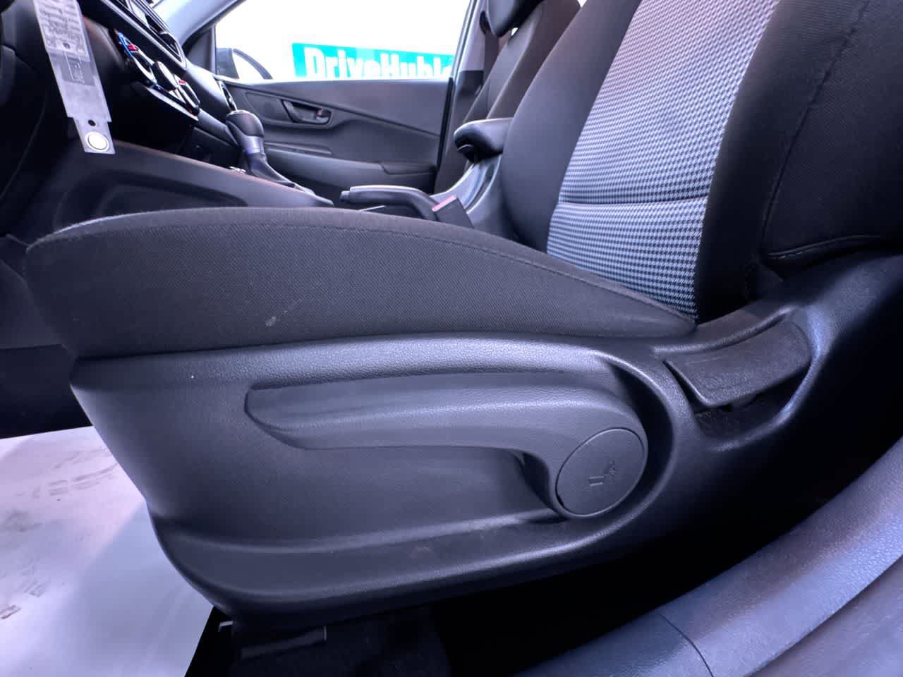 Used 2023 Hyundai Kona SE AWD/4WD image 13