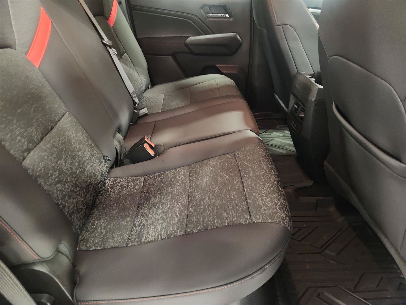 Used 2025 Chevrolet Colorado Z71 AWD/4WD image 25